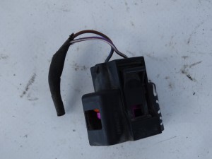 WTYCZKA KOSTA ZŁĄCZKA CZUJNIKA PŁYNU SPRYSKIWACZY VW GOLF V AUDI SKODA SEAT 1J0973202 F-VAT