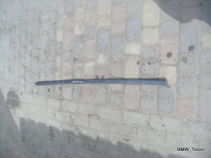 LISTWA ZGARNIAJĄCA ZEW DRZWI PRZÓD L 3D VW GOLF IV