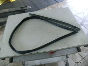 USZCZELKA DRZWI PRZÓD PRAWA MERCEDES E W210