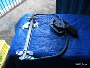 PODNOŚNIK MWECHANIZM SZYBY DRZWI P VOLVO V40 S40