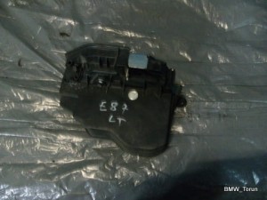 ZAMEK DRZWI TYŁ LEWY BMW E87