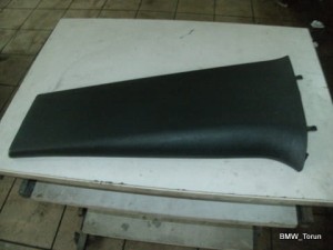 OSŁONA MASKOWNICA SŁUPKA ŚROD LEWA GOLF IV 97-04