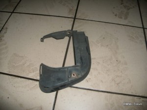 OSŁONA ZDERZAKA HALOGENU PRZÓD PRAWA BMW E46 COUPE