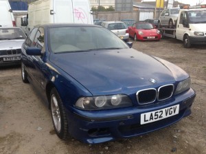 KLAPKA PALIWA SEDAN BMW E39 TOPASBLAU