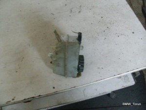 ZBIORNICZEK PŁYNU HAMULCOWEGO MERCEDES E W210