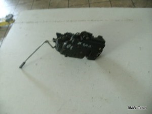 ZAMMEK DRZWI PRZÓD 3D PRAWY VW GOLF IV