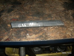 LISTWA BOCZNA BŁOTNIKA PRAWA BMW E36