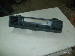 KRATKA OSŁONA MASKOWNICA SCHOWKA BMW E36