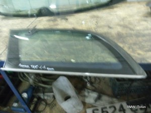 SZYBA KAROSERYJNA TYŁ LEWA AVENSIS T25 KOMBI