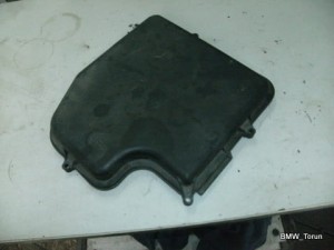 PUSZKA POKRYWA BEZPIECZNIKÓW AUDI A4 B5