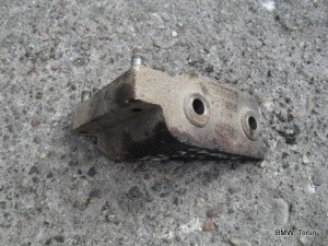 ŁAPA WSPORNIK SILNIKA 2.5 V6 MONDEO MK3 F-VAT