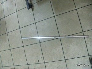 LISTWA ZGARNIAJĄCA OZDOBNA CHROM PRZÓD P E60 E61