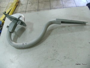ZAWIAS KLAPY TYLNA TYŁ PRAWY BMW E60