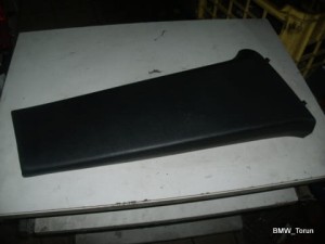 OSŁONA MASKOWNICA ŚRODKOWEGO PRAWA GOLF IV 97-04