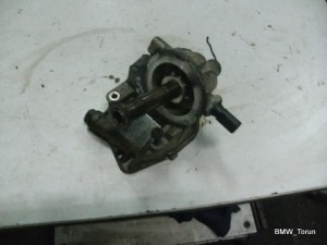 PODSTAWA FILTRA OLEJU 2.0B PASSAT B5 FL
