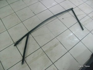 USZCZELKA SZYBY DRZWI PRZÓD PRAWA COMPACT BMW E46