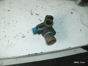 TERMOSTAT KRÓCIEC WODY 1.6 1.8 AUDI A4 PASSAT B5