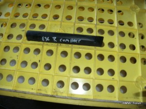 LISTWA BŁOTNIKA PRZÓD PRAWA COMPACT BMW E36
