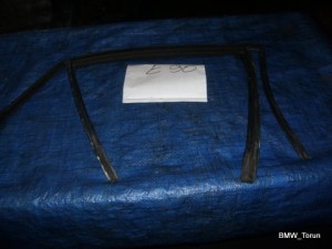 USZCZELKA SZYBY DRZWI TYŁ PRAWA BMW E90 E91