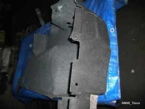 BOCZEK TAPICERKA BAGAŻNIKA PRAWY SEDAN PASSAT B5