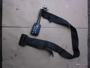 PAS PASY TYŁ L P MERCEDES 124