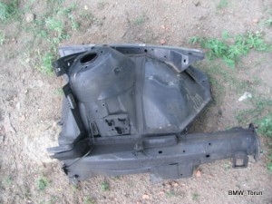 ĆWIARTKA PODŁUŻNICA FARTUCH PRZÓD LEWA F-VAT E46