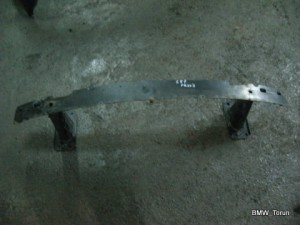 BELKA WZMOCNIENIE ZDERZAKA PRZÓD BMW E87