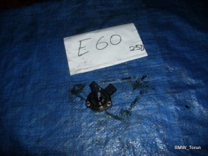 CZUJNIK POZIOMU OLEJU 2.5D 3.0D E90 E91 E60 E61