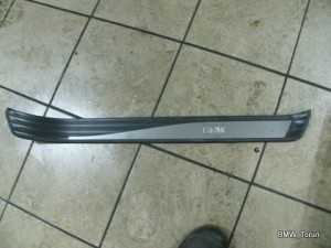 LISTWA OSŁONA NA PRAÓG PRZÓD PRAWA BMW E60 E61