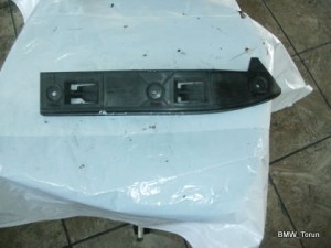 ŚLIZG MOCOWANIE ZDERZAKA PRZÓD LEWY VW GOLF IV