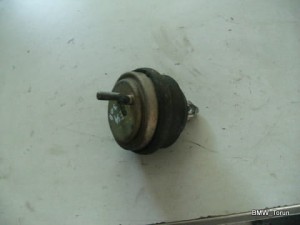 PODUSZKA SILNIKA PRAWA 2.5D 3.0D BMW E39