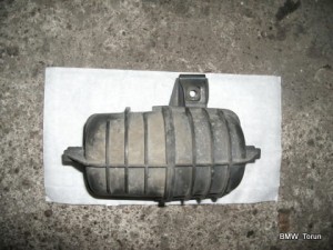 ZBIORNIK ZBIORNICZEK PODCIŚNIENIA TURBO 2.0D E46