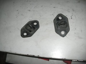 RYGIEL UCHWYT ZACZEP MERCEDES E W210
