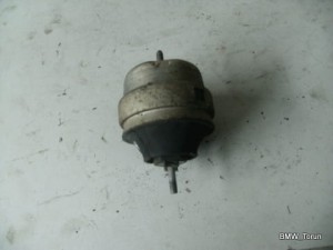 PODUSZKA SILNIKA PASSAT 1.6 AUDI A4 B5