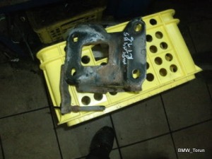 MOCOWANIE UCHWYT TYŁ ZAWIESZENIA PRAWY AUDI A4 B5