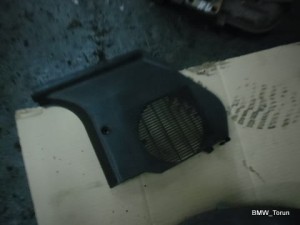 OSŁONA MASKOWNICA PLASTIK GŁOŚNIKA BMW E36