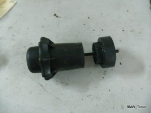 MOCOWANIE ŚRUBA KOŁA ZAPASOWEGO VW PASSAT B5 FL