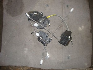 ZAMEK DRZWI SIŁOWNIK LEWY PRAWY TYŁ BMW E46