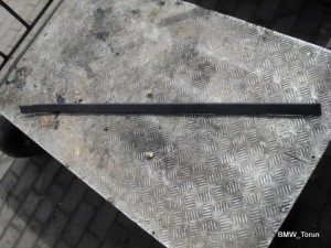 LISTWA DRZWI PRZÓD LEWA CZARNA BMW E39 F-VAT
