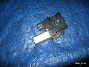 SILNICZEK PODNOSZENIA SZYBY TYŁ LEWY BMW E90 E91