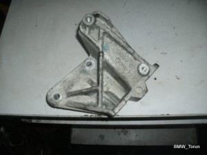 ŁAPA MOCOWANIE SILNIKA 2.3 V5 GOLF IV 97-04