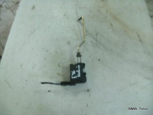 SIŁOWNIK KLAPKI WLEWU PALIWA CABRIO BMW E36