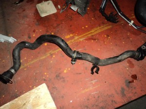 WĄŻ RURA PRZEWÓD PŁYNU WODY BMW E39 2.5
