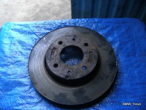 TARCZA HAMULCOWA PRZÓD VOLVO V40 S40
