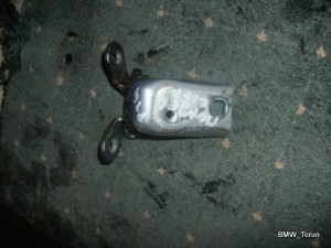 ZAWIAS DRZWI TYŁ PRAWY GÓRNY MONDEO MK3